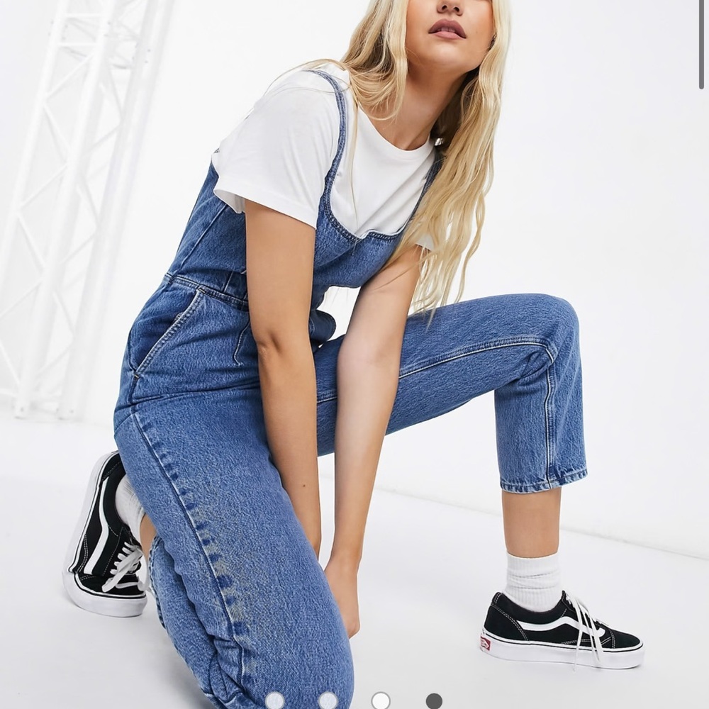 ASOS DESIGN denim square neck fitted overalls in midwash - Picture 2 of 8